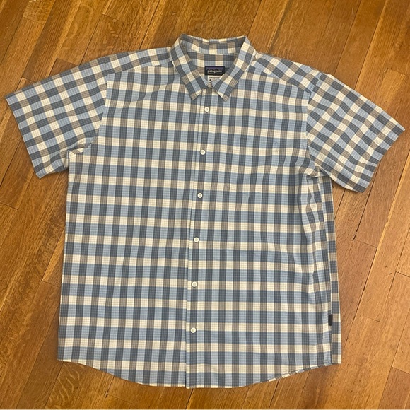 Patagonia Organic Cotton Blend Men’s Short Sleeve Blue Gray Plaid Shirt - Picture 1 of 11